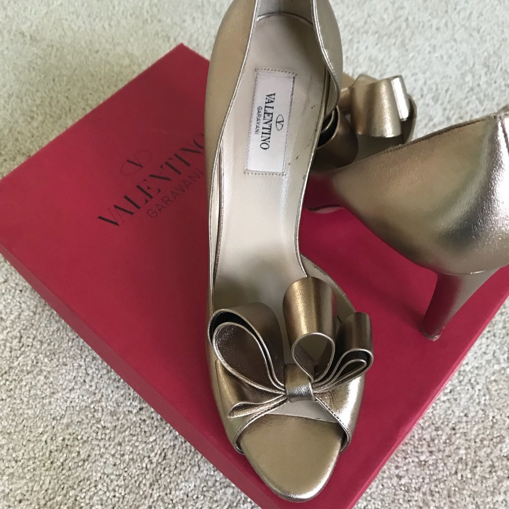 SOLD!!! 39.5 VALENTINO. D’Orsay gold heel - Picture 4 of 5